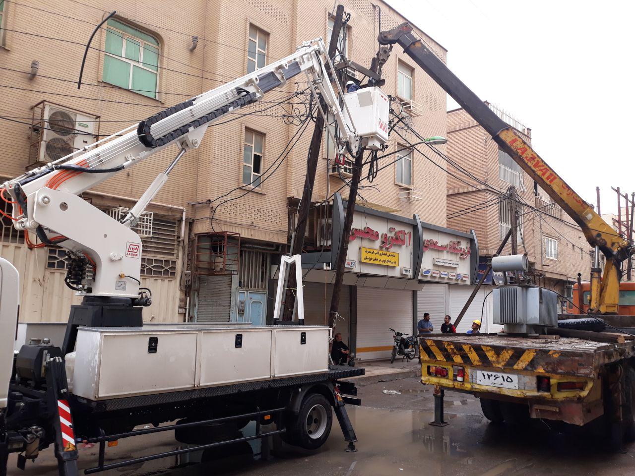 گزارش تصویری/ روند عملیاتی تعمیرات برق خیابان علم الهدی