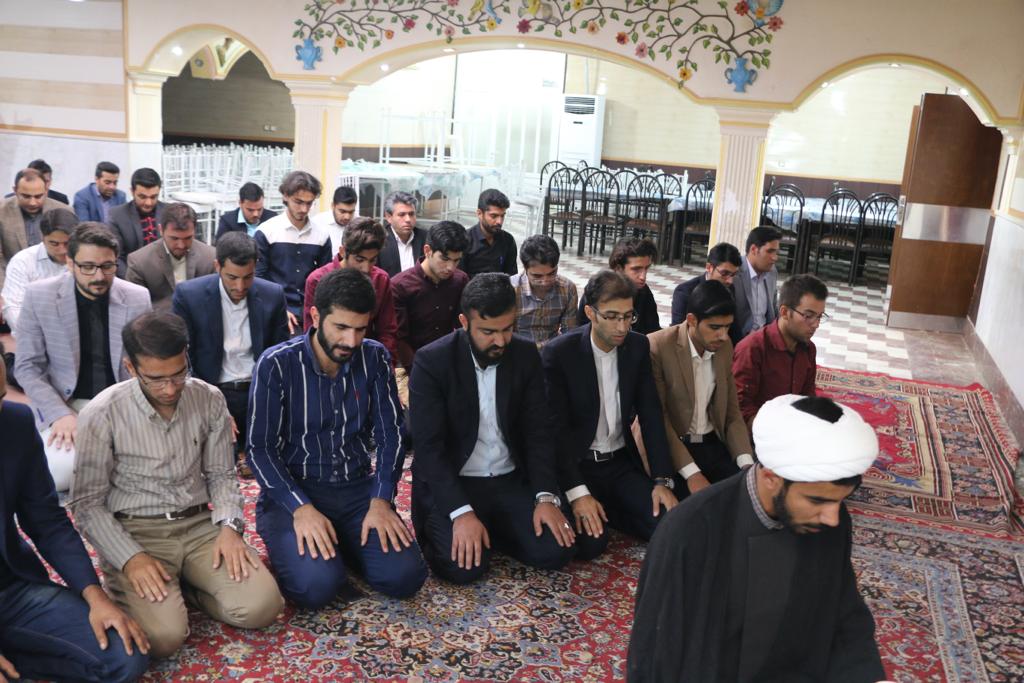 ضیافت افطاری ۴۰۰ نفری به میزبانی جمعی از جوانان فعال سیاسی و اجتماعی استان خوزستان با هدف انسجام هرچه بیشتر جوانان در ماه مبارک رمضان و گلریزان برای کمک به سیل زدگان برگزار شد